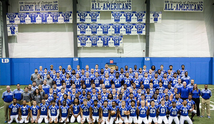 2016 Football Team Picture (900x525 px)
